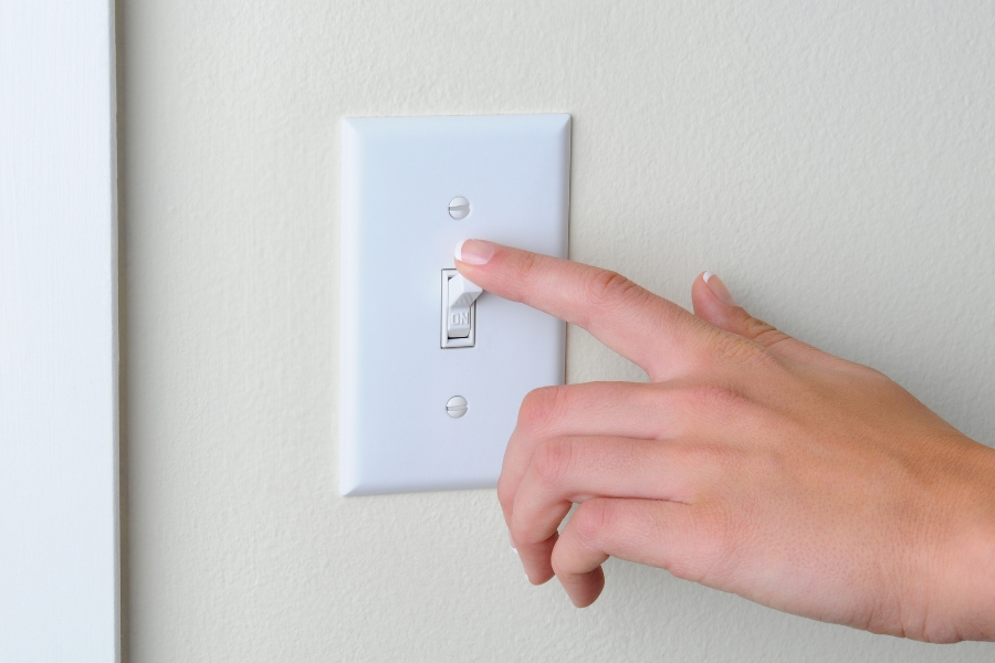 Điều Hoà Âm Trần Nháy Đèn Liên Tục Có Nguy Hiểm Không?