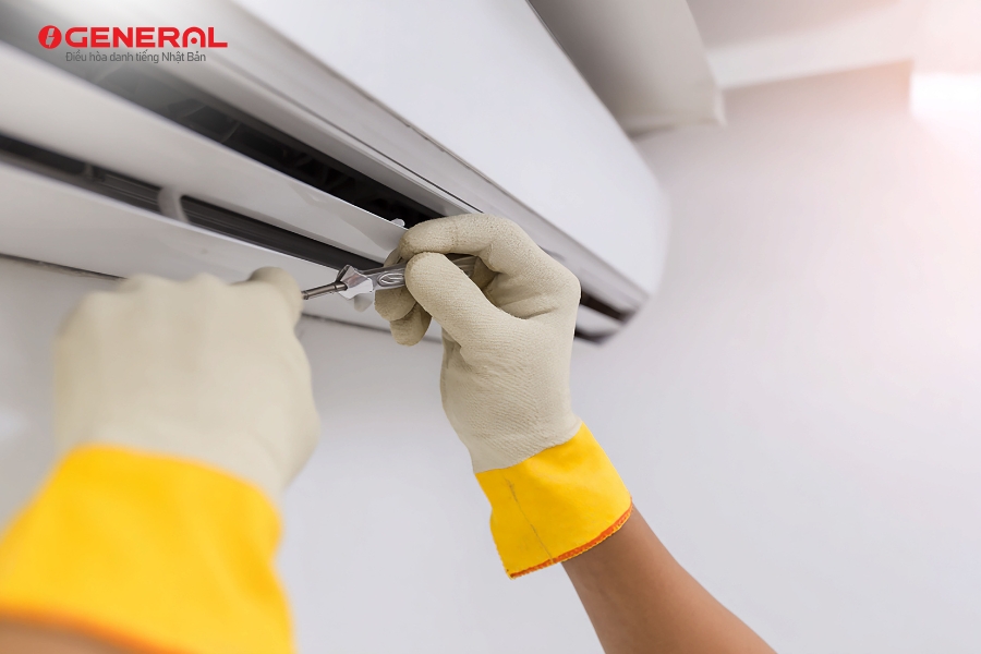 Máy Lạnh Thổi Ra Hơi Nóng: Có Phải Đã Đến Lúc Thay Gas?